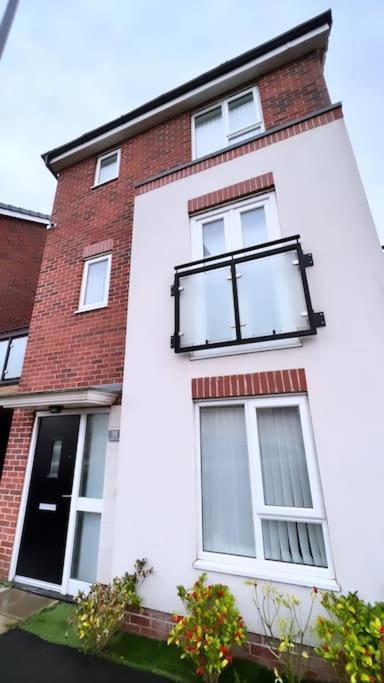 3 Stories, 5 Bedroom House In Prime Location With Balcony And Shared Garden Ліверпуль Екстер'єр фото