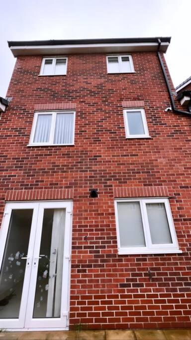 3 Stories, 5 Bedroom House In Prime Location With Balcony And Shared Garden Ліверпуль Екстер'єр фото
