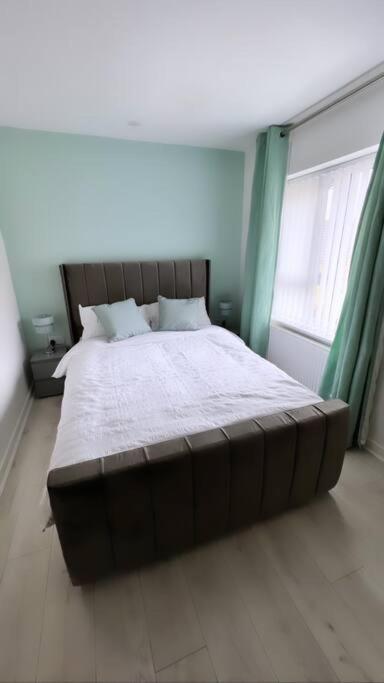 3 Stories, 5 Bedroom House In Prime Location With Balcony And Shared Garden Ліверпуль Екстер'єр фото